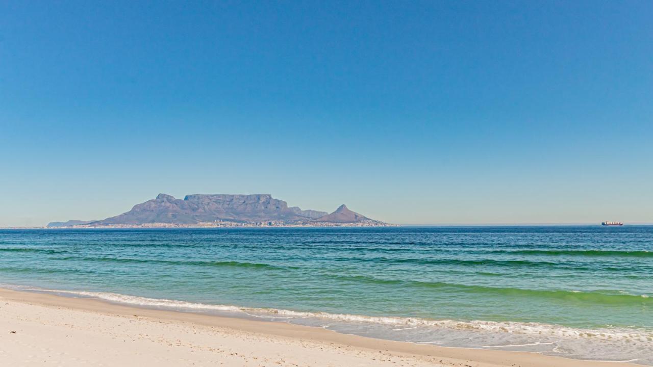 Modern Beachfront 2 Bed, 2 Bath- 143 Eden, Big Bay