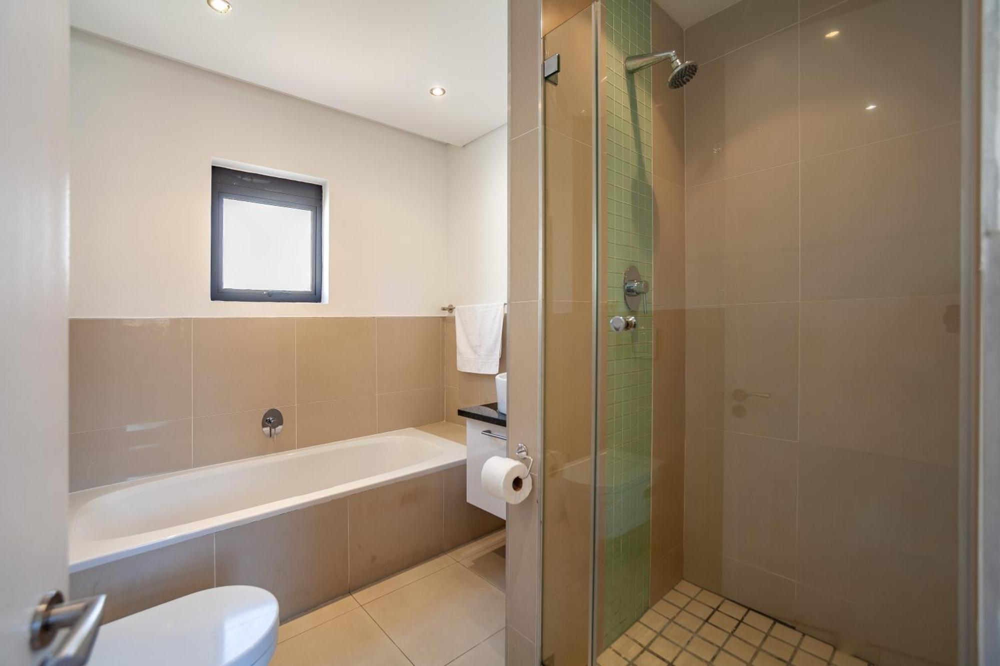 Modern Beachfront 2 Bed, 2 Bath- 143 Eden, Big Bay Le Cap