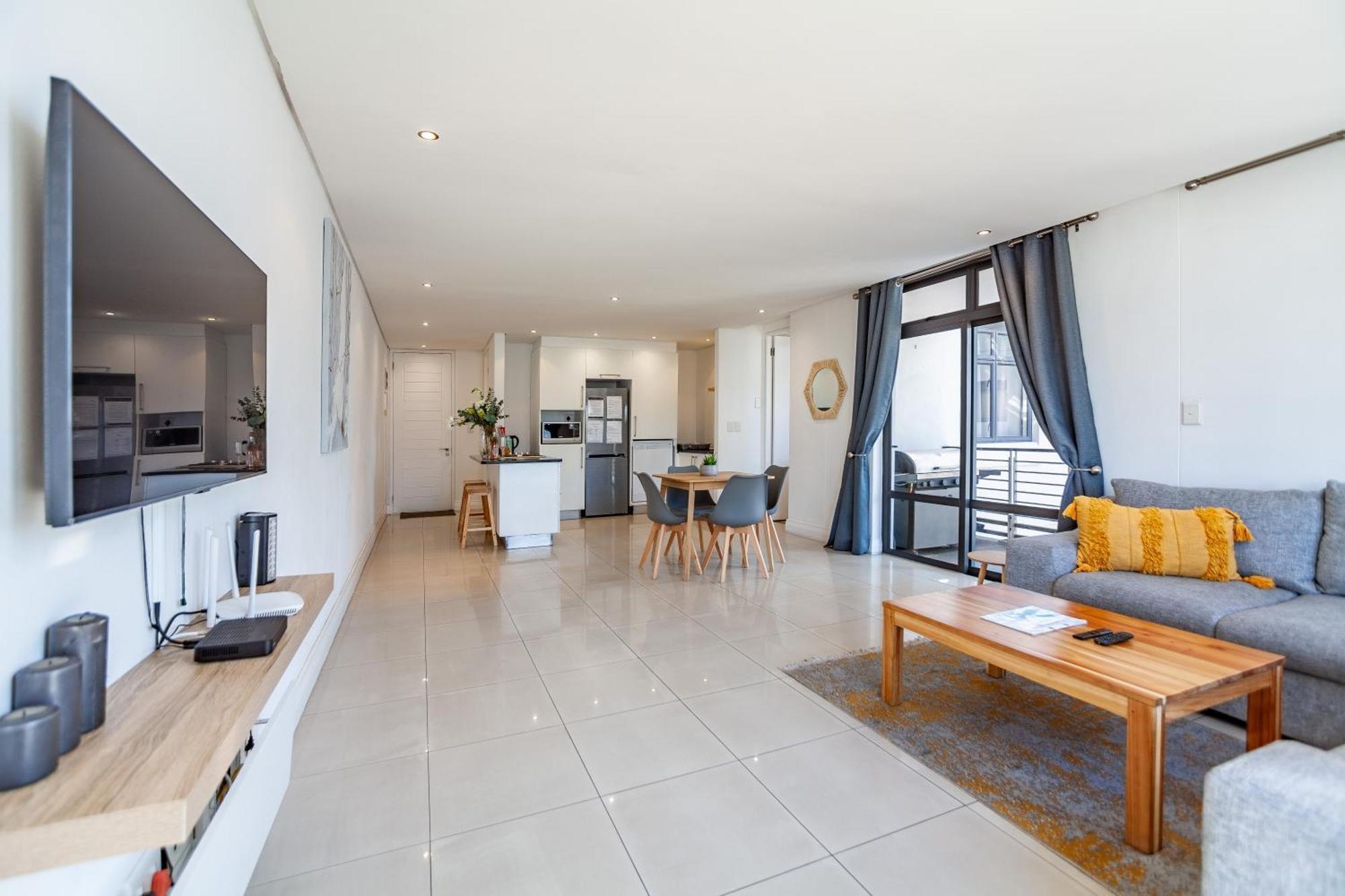 Modern Beachfront 2 Bed, 2 Bath- 143 Eden, Big Bay Le Cap
