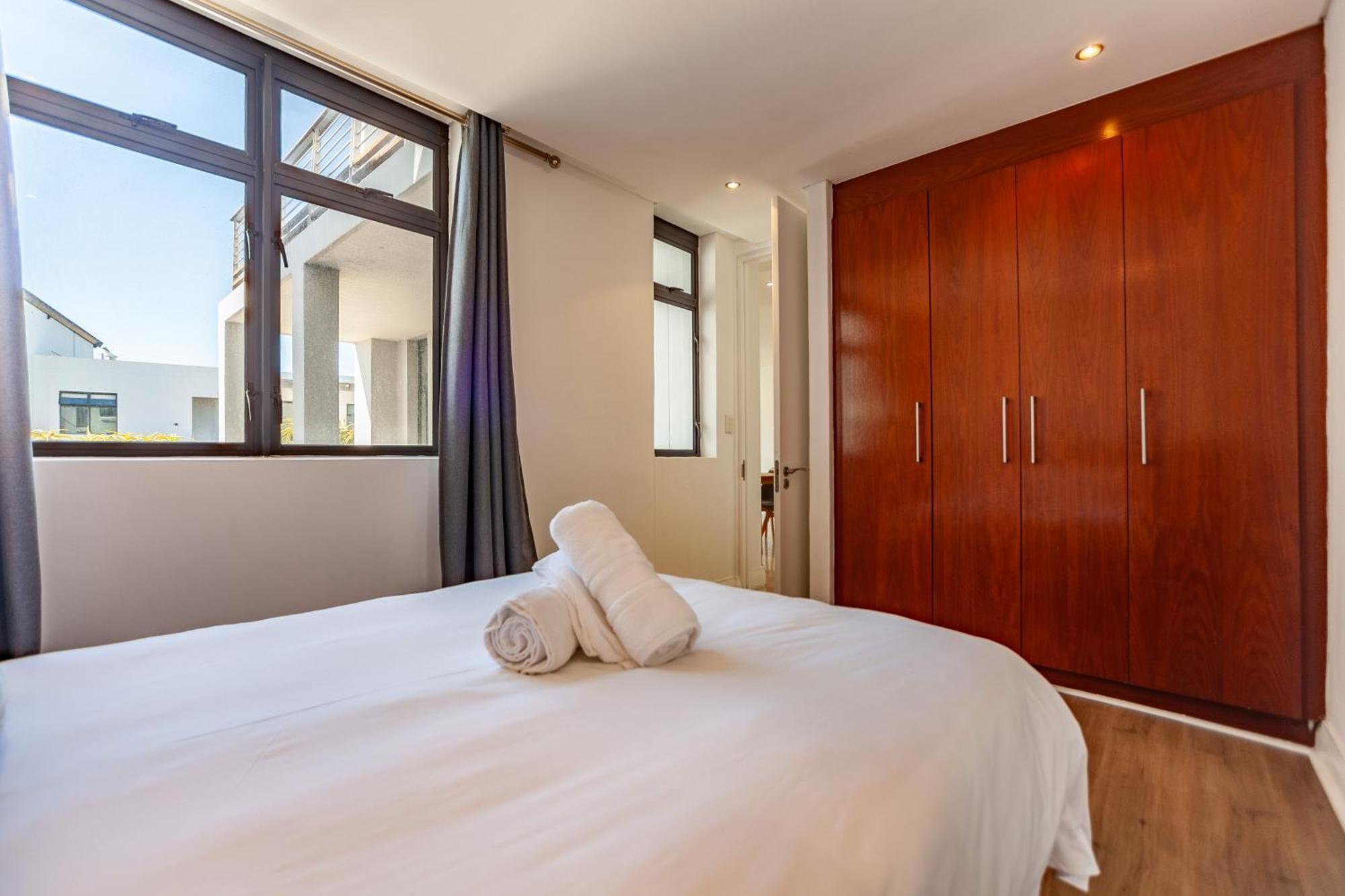 Modern Beachfront 2 Bed, 2 Bath- 143 Eden, Big Bay Le Cap